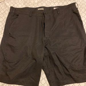 Men’s golf shorts